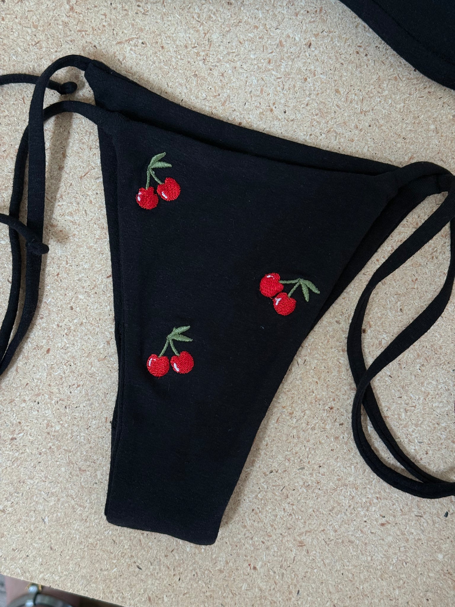 Black Cherry, Bikini Bottom