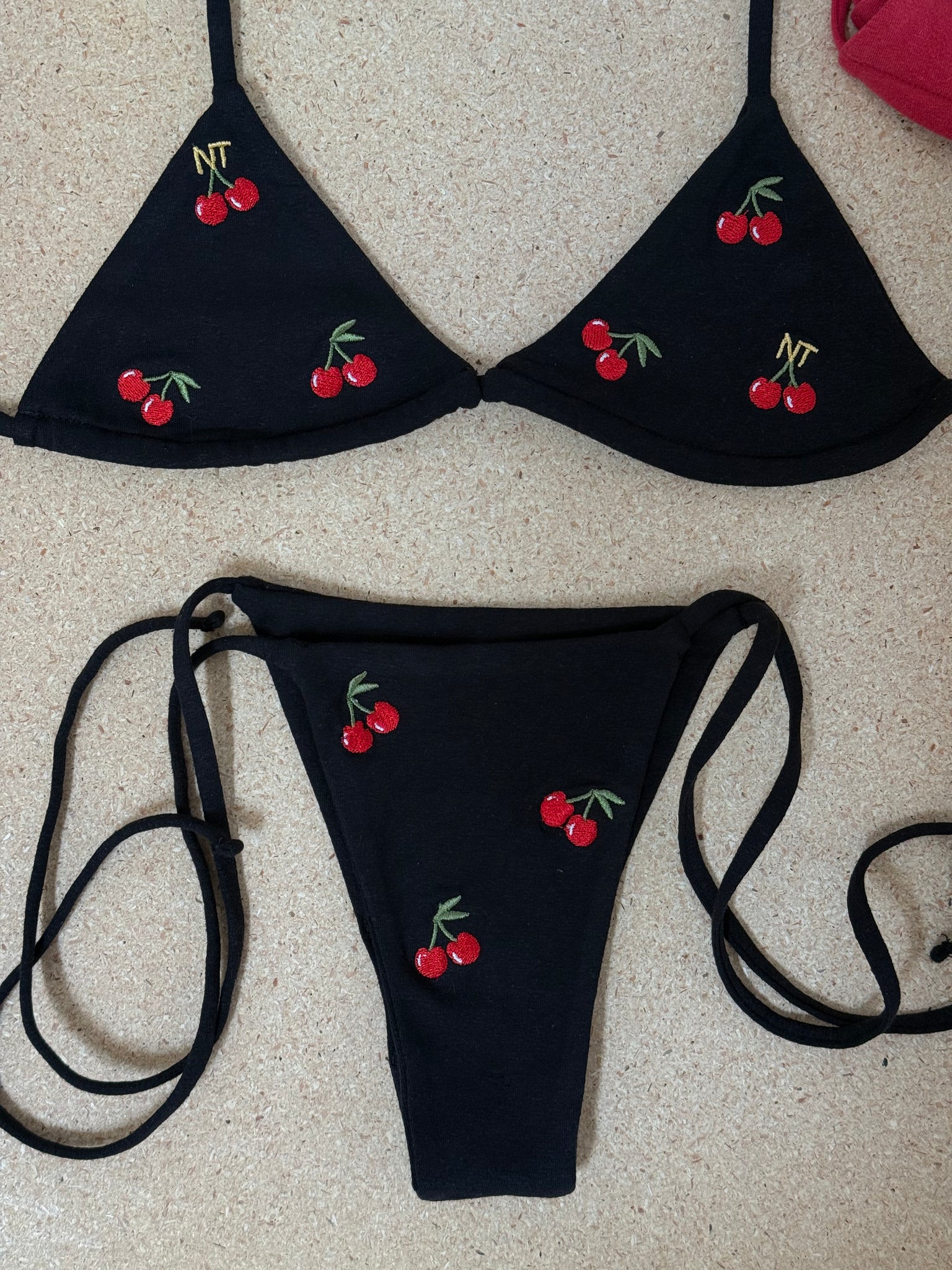 Black Cherry, Bikini Bottom