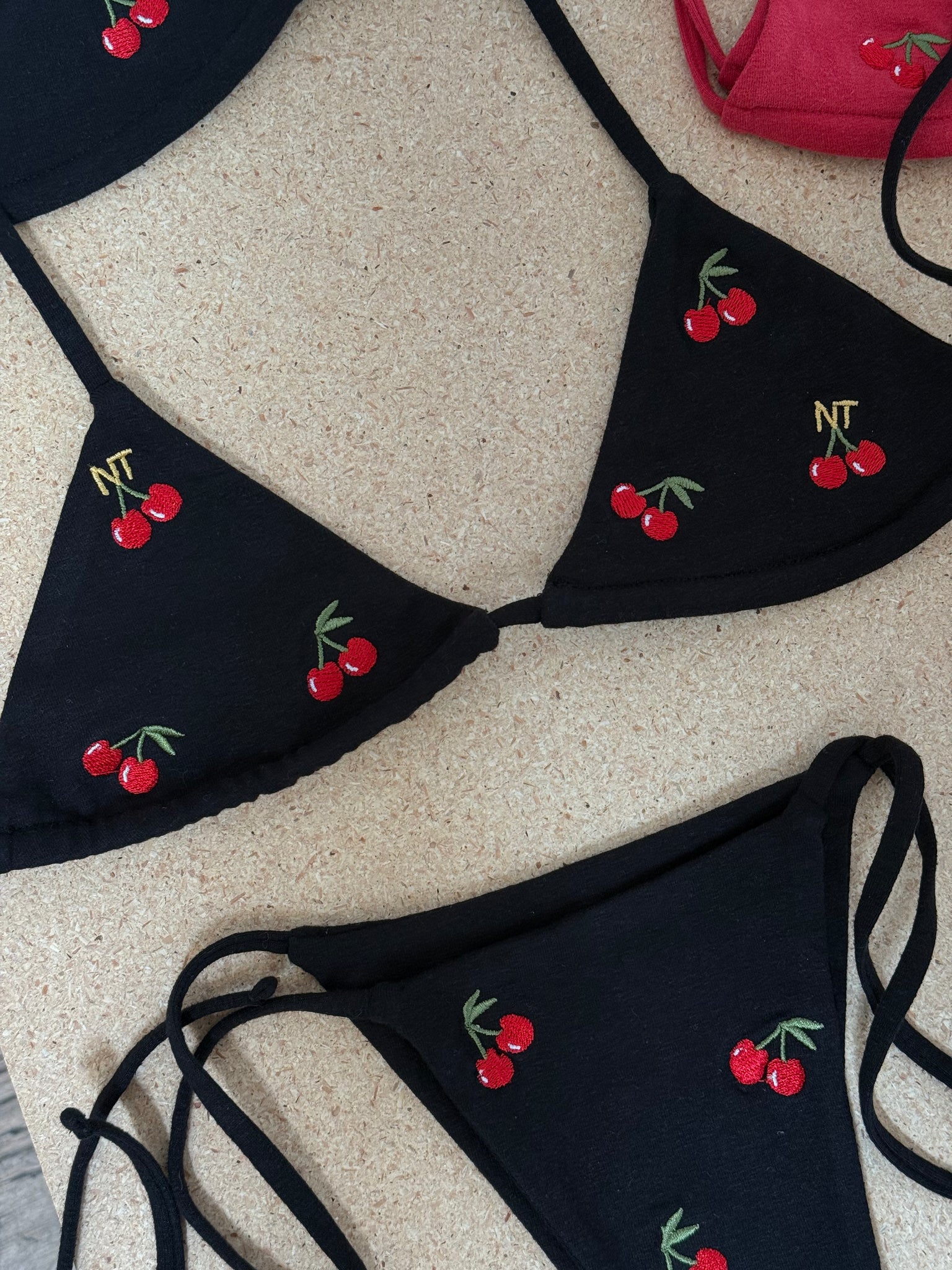 Black Cherry, Bikini Bottom